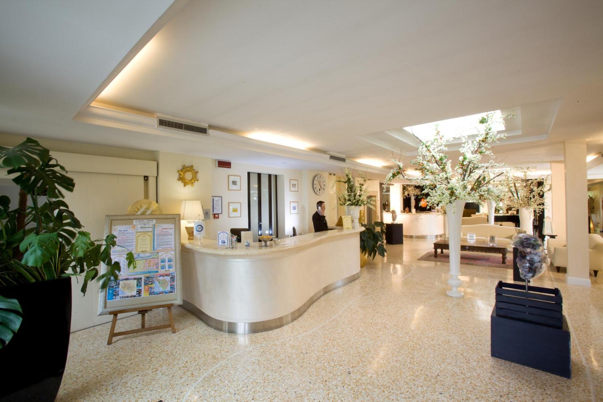Jr Resort Logos Forte Dei Marmi Exterior foto